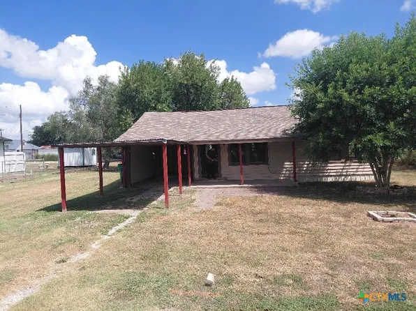 107 W Saint Mary St, Runge, TX 78151