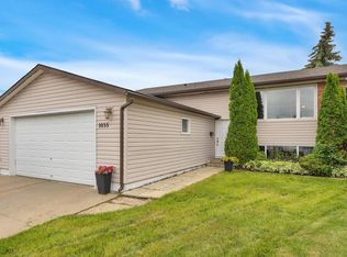 1035 55th St NW, Edmonton, AB T6L 1Y8