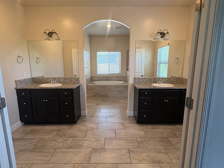 2214 N Hall Ct — Photo 11
