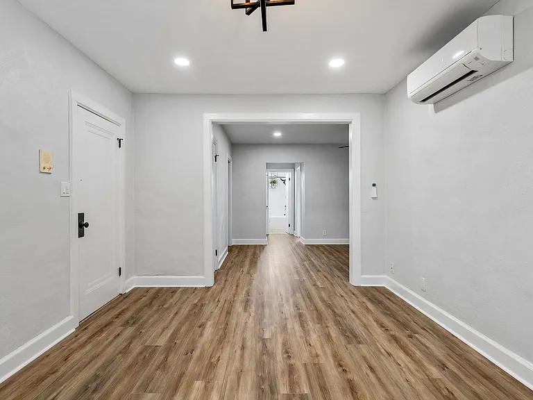 742 Washington Park #B4 — Photo 7