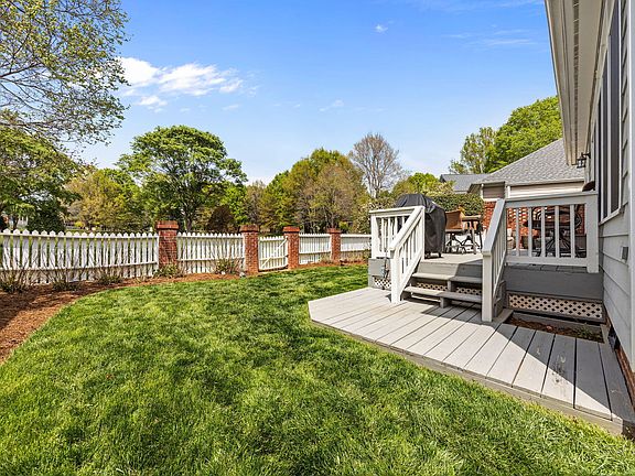4th image of 114 S Fields Cir