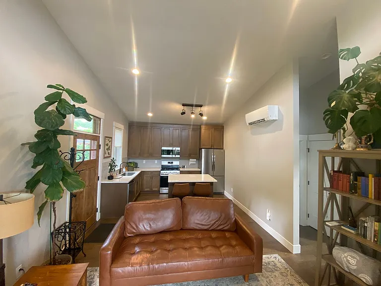 319 W Jefferson St — Photo 5