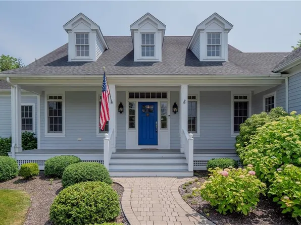 2 Fairview Dr, Bristol, RI 02809