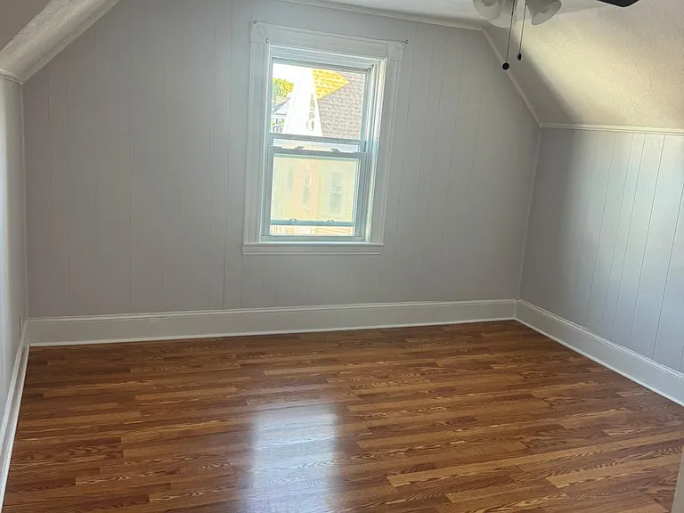 Middle bedroom 3rd floor
