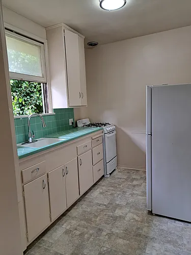 301 N Hollywood Way Photo 1