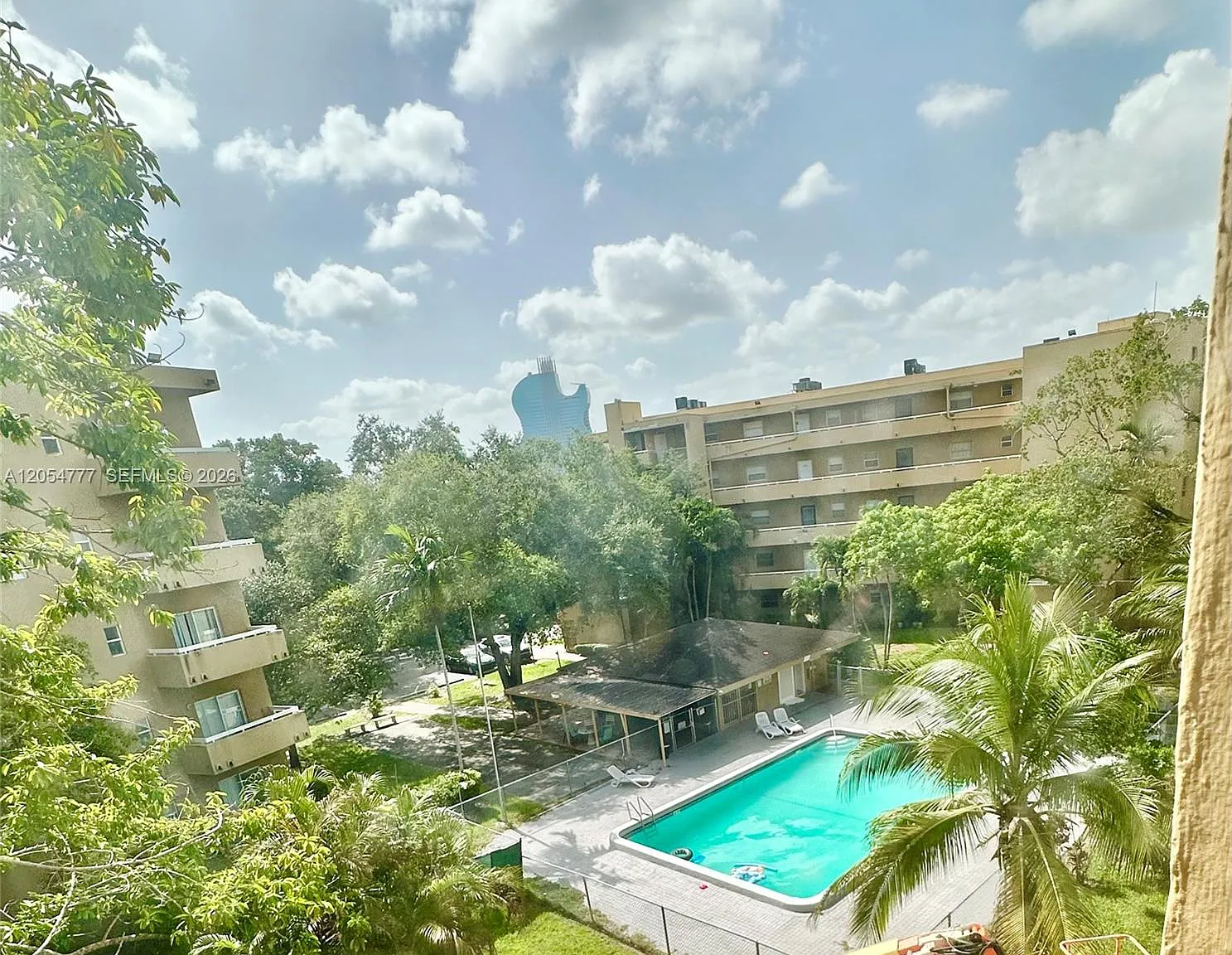 Oaks Condo — Photo 1