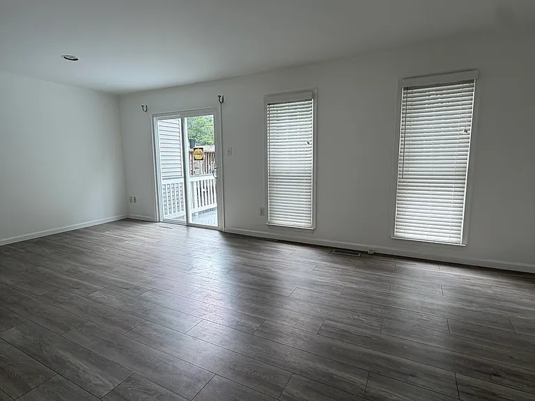 17628 Longview Ln — Photo 7