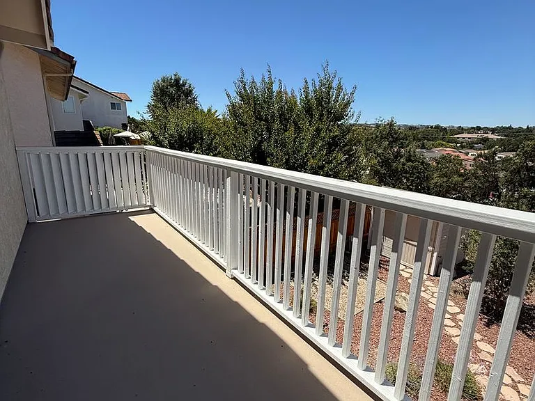 1090 Megan Ct — Photo 29