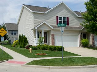 13 Oak Park Rd, Bloomington, IL 61701