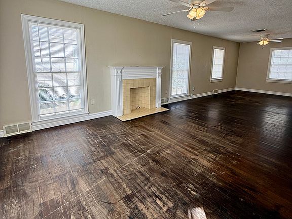 3rd image of 2422 30th St