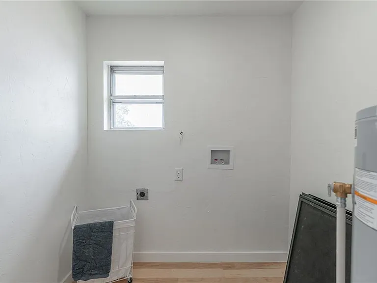 2213 NE 18th St — Photo 21