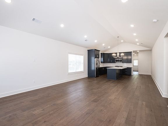 4th image of 108 Pearl Ave