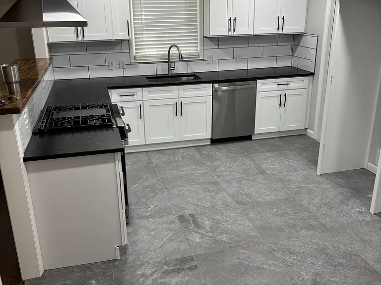 5202 S New Haven Ave — Photo 2