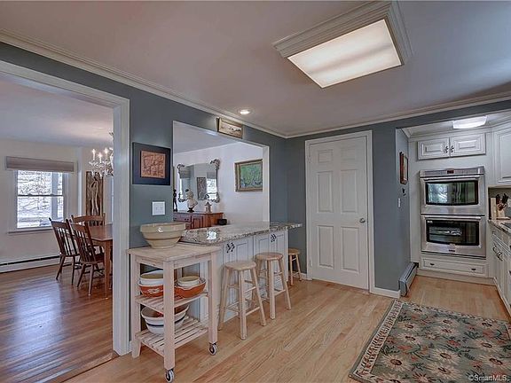 4th image of 40 Laurel Trl