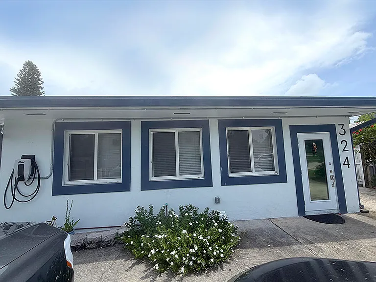324 SW 22nd St #A — Photo 2