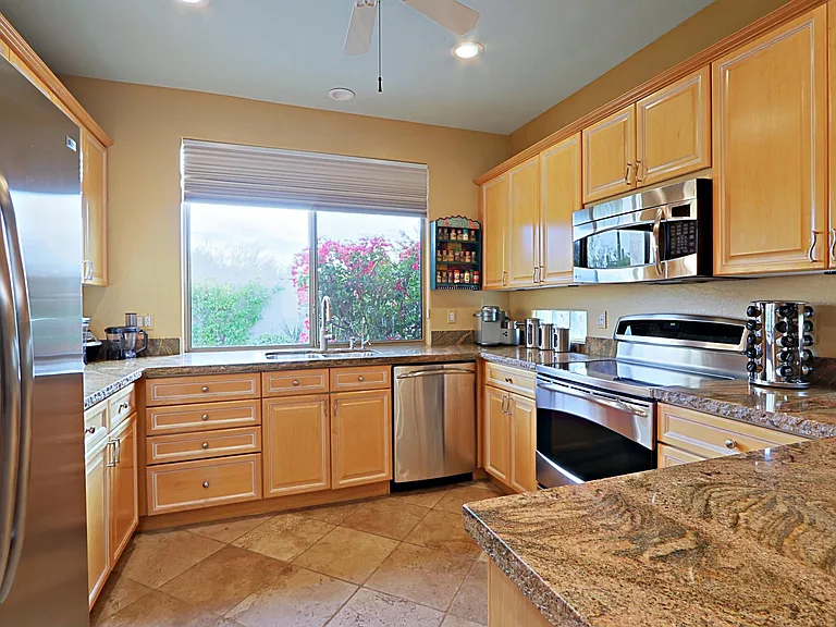 6747 E Eagle Feather Rd — Photo 11