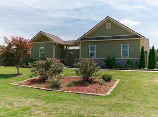 104 Field Dr, Hogansville, GA 30230