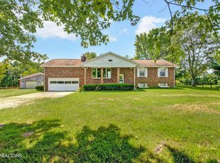 686 Sweat Rd, Grimsley, TN 38565