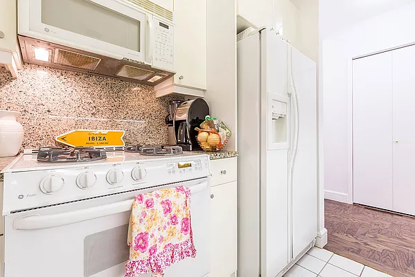 Sold by Nest Seekers International | media 6