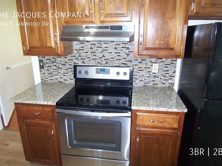 1044 E Linwood Dr — Photo 15