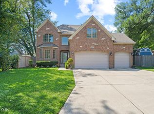 820 N Willow Rd, Elmhurst, IL 60126
