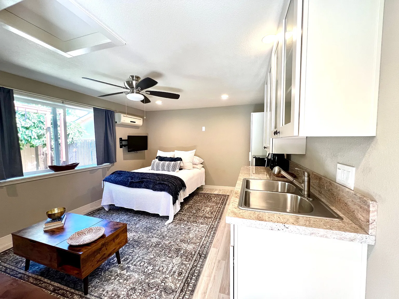 Studio, 200 sqft, $1,250 — Photo 2