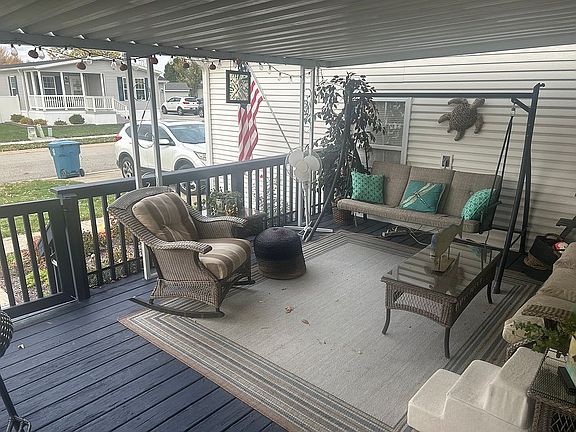 Large porch for entertaining