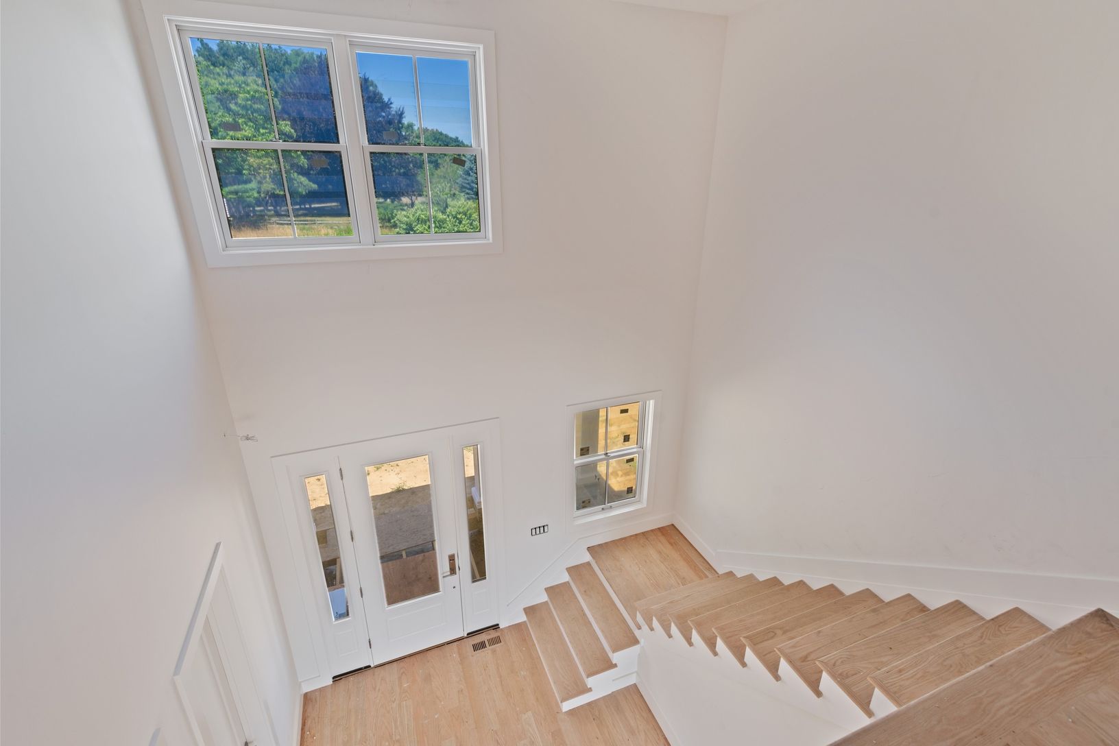  Soaring entry ceiling