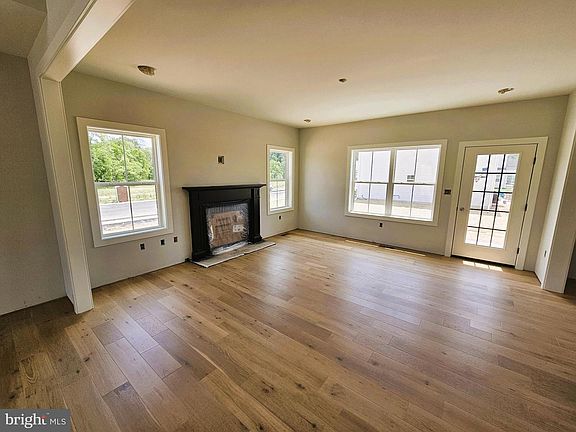 4th image of 109 Elena Dr