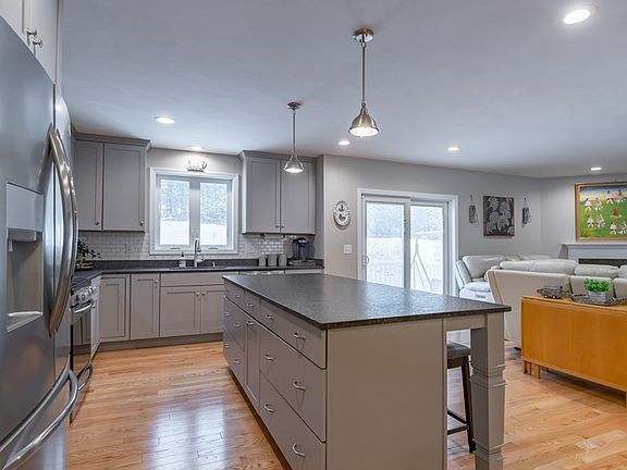3rd image of 13 Cobbett Ln #7