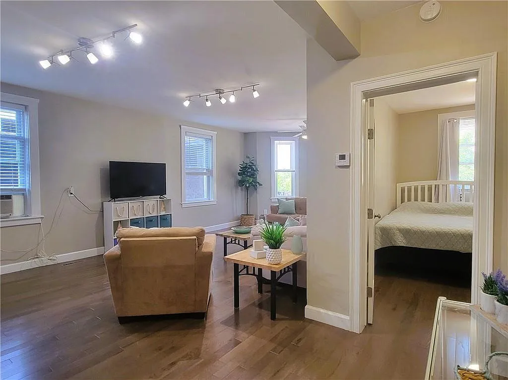 2 bed, 1.0 bath, 900 sqft, $2,500 — Photo 4