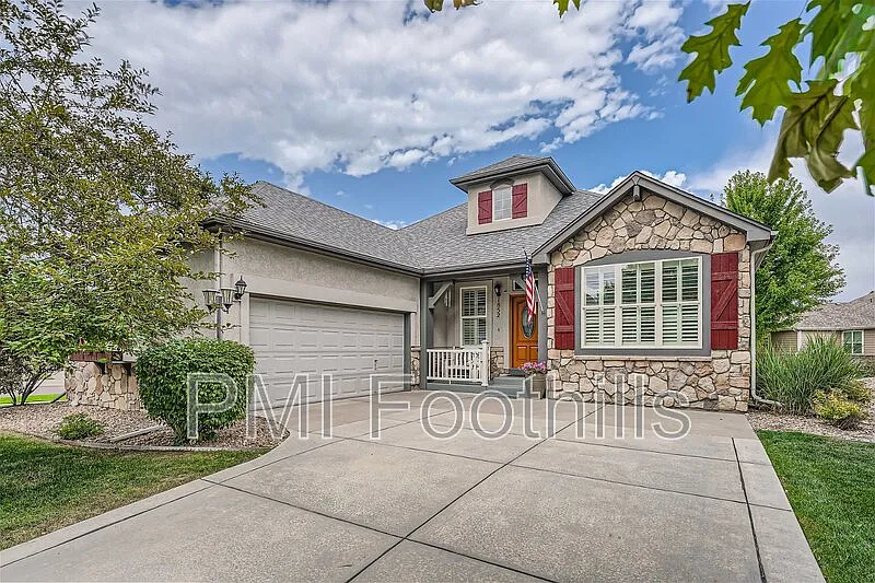 3 bed, 3.0 bath, 2726 sqft, $3,137 — Photo 2