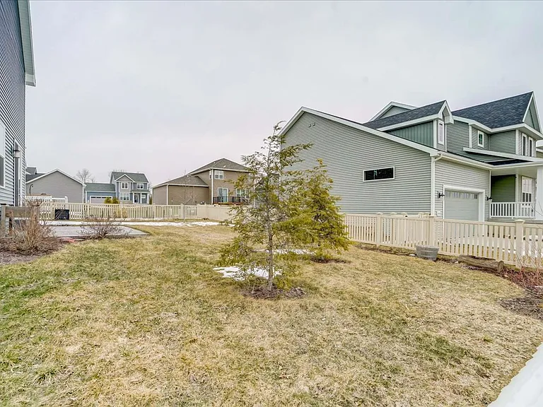 601 Tawny Elm Pkwy — Photo 29