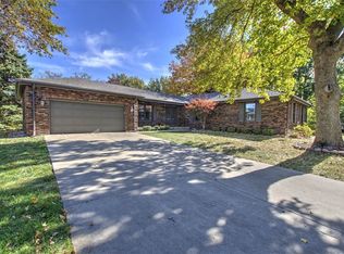 4332 Leslie Ln, Decatur, IL 62526