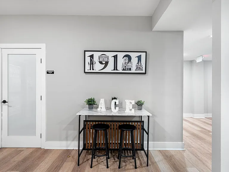 Gorgeous New Diamond St Construction Boasting Luxury Finishes — Photo 12