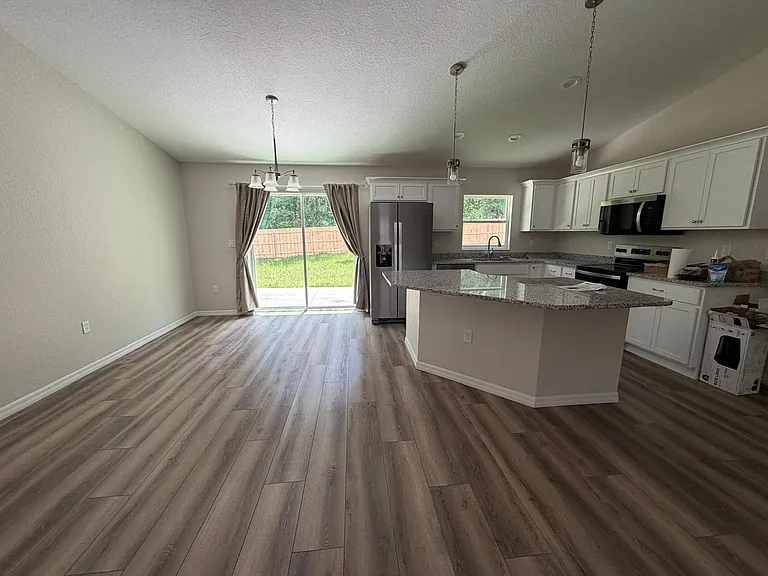 8123 SW 200th Ct — Photo 5