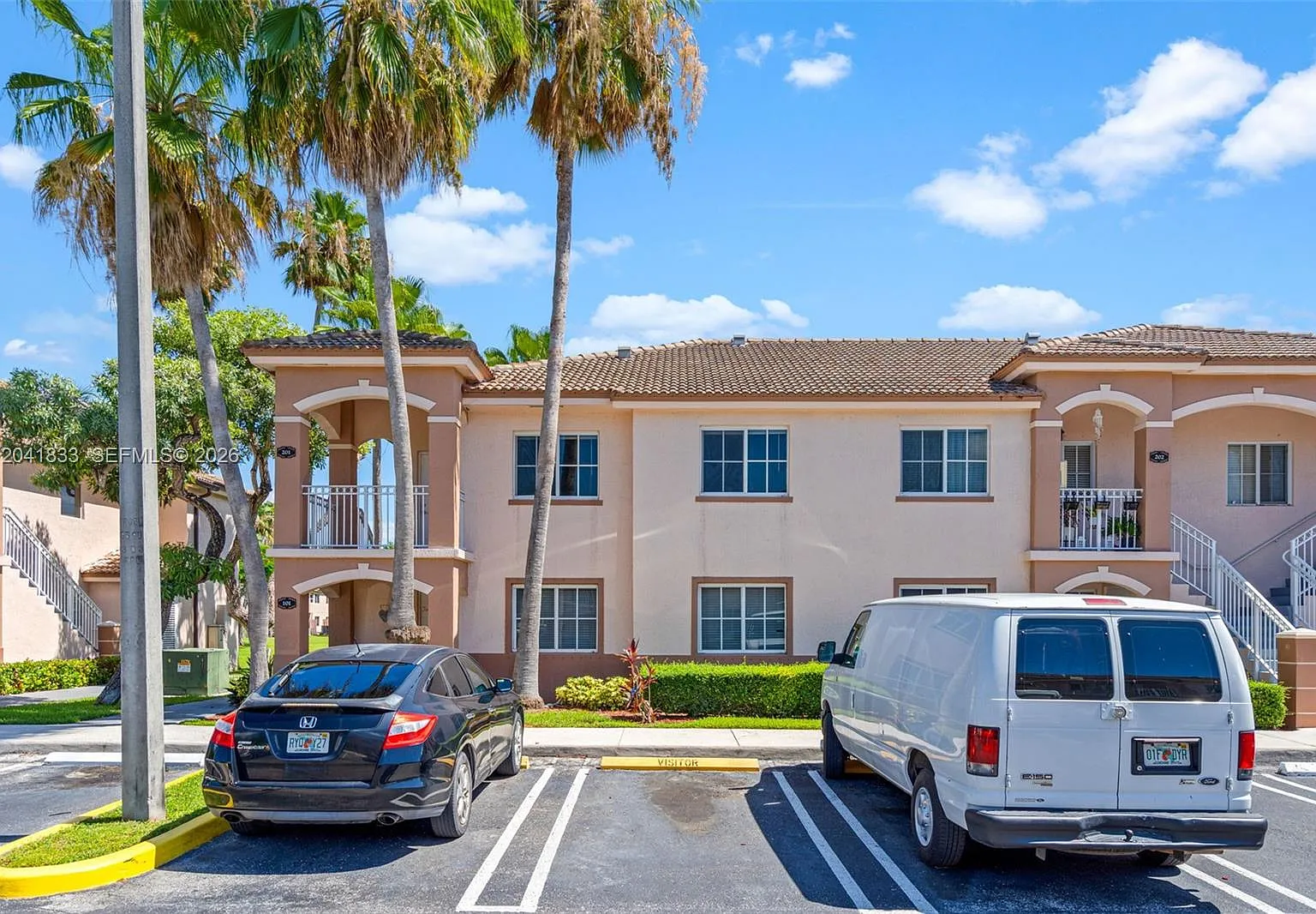 Venetia Gardens Condo — Photo 2