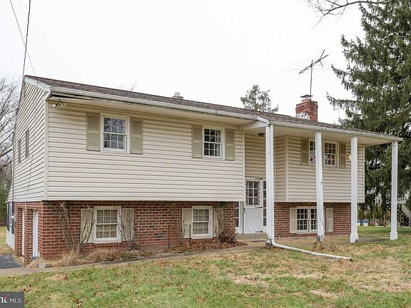 2nd image of 1296 E Evergreen Dr