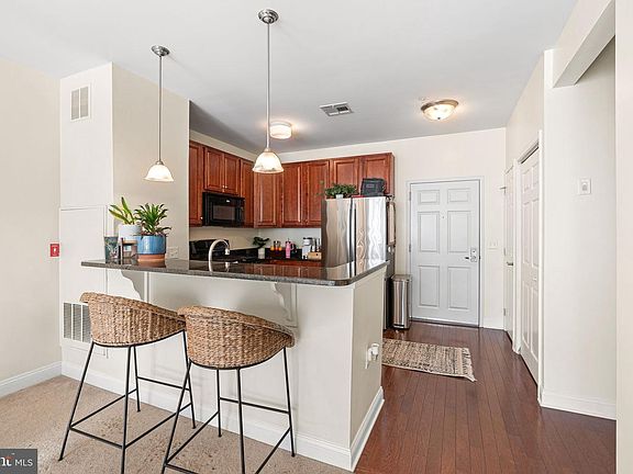 3rd image of 300 W Elm St Suite 2305