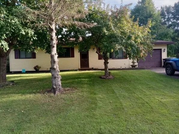 807 Page St SW, Isanti, MN 55040