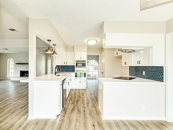 3rd image of 56 Southern Oaks Ct