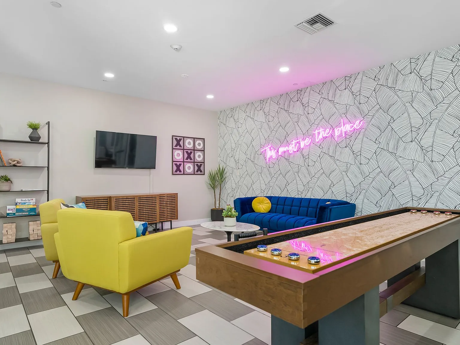 Axis 2300 Apartments — Photo 2