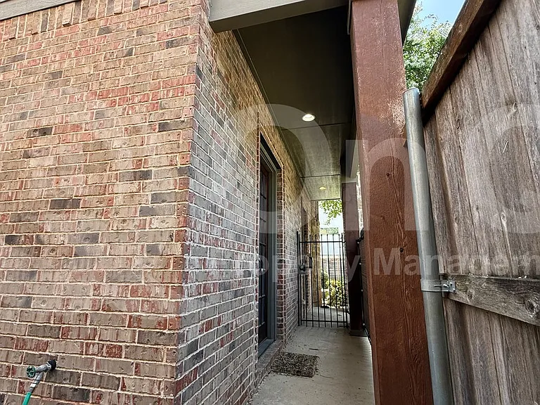 4516 Gilbert Ave — Photo 29