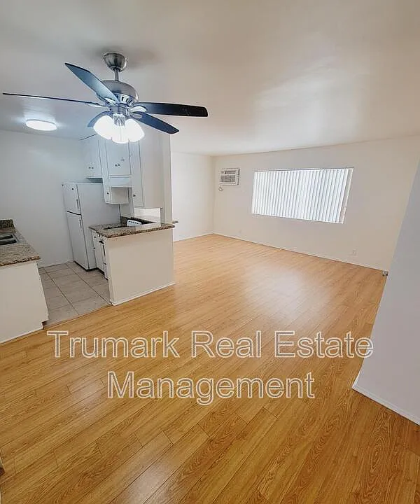 321 E Tujunga Ave #M