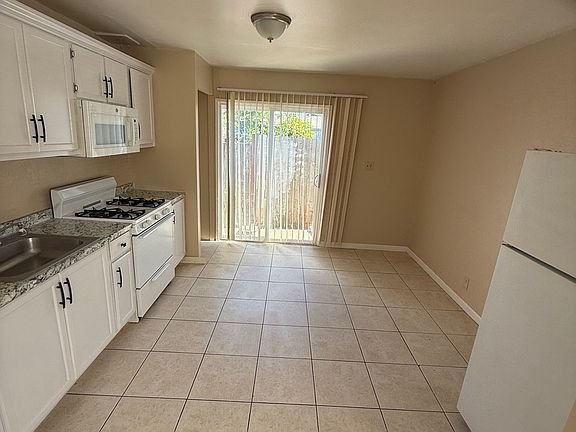 3rd image of 1137 Louisiana St