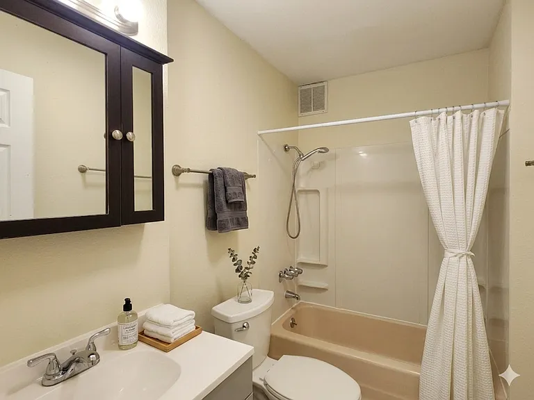 Eugene Apartments in Capital Hill — Photo 3