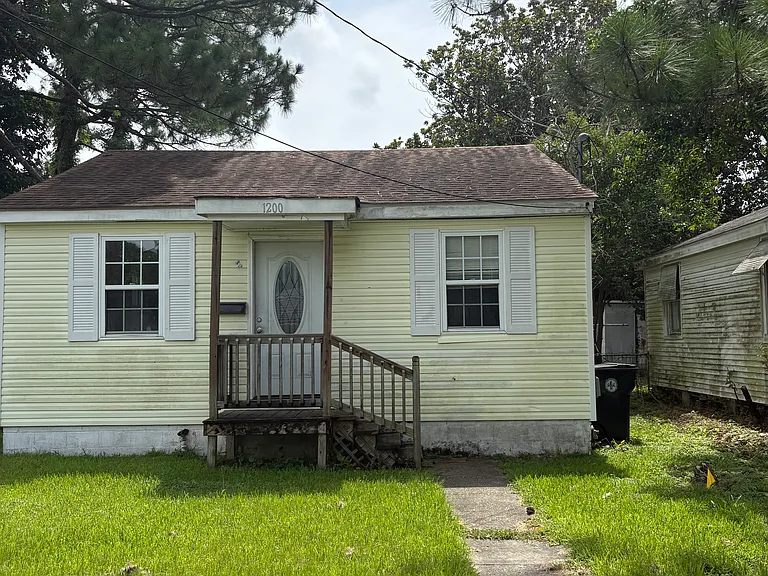 1200 Southlawn Blvd — Photo 2