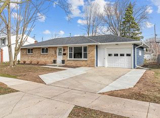 1170 Raleigh St, Green Bay, WI 54304