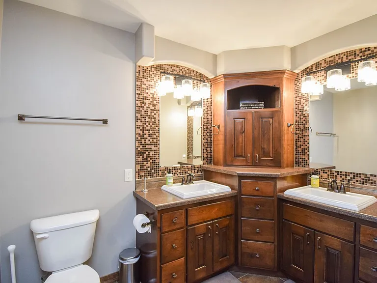 2204 S Silverthorne Ave — Photo 25