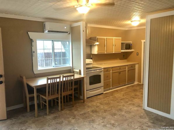 138 Grey Moss Ct, Ingram, TX 78025